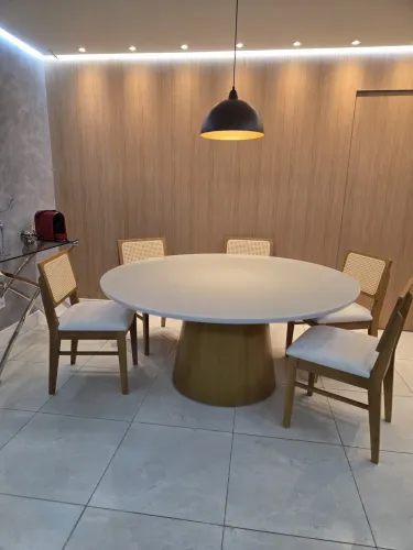 Mesa Redonda Moderna com Base Cônica - Direto da Fábrica