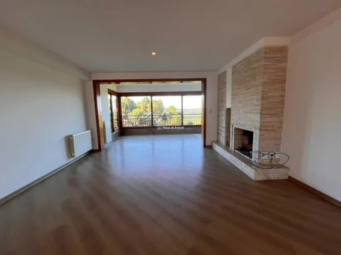 Excelente apartamento de frente para o Restaurante Giratório em Gramado!