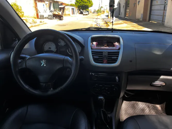 Peugeot 207 Sedan Passion XR 1.4 Flex 8V 4P 2013