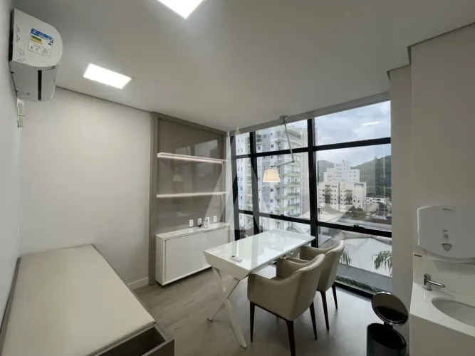Sala comercial no Centro de Joinville, 30 m²