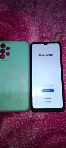 Vende se um celular Samsung A23 5G valor 250+ * entra em contato quem realmen