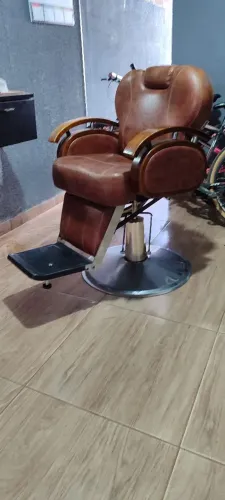Cadeira de barbeiro Make one em ótimo estado 