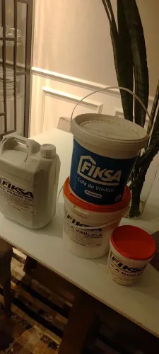 Sobras COLA de vinilico, rodapé, primer