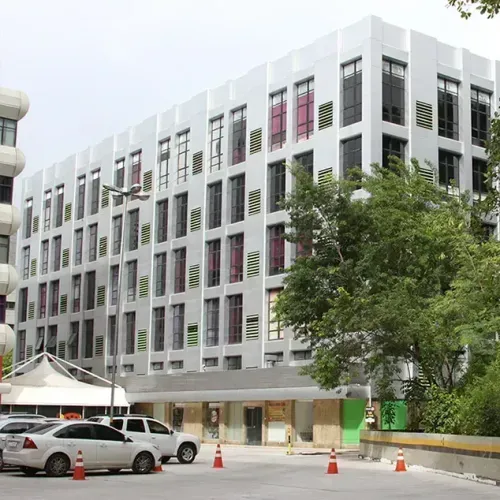 Alugo conjunto de salas comerciais de 654m² no Tricenter
