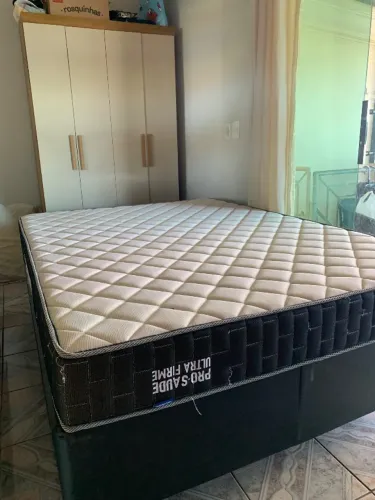 Vendo cama de casal + guarda roupas estado excelente!!