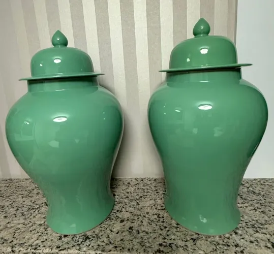 Vasos Decorativos em Cerâmica Vitrificada com Tampa
