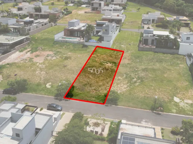 Terreno à venda no condomínio Villas do Golf, com 503m² de área útil. Excelente lote com ó