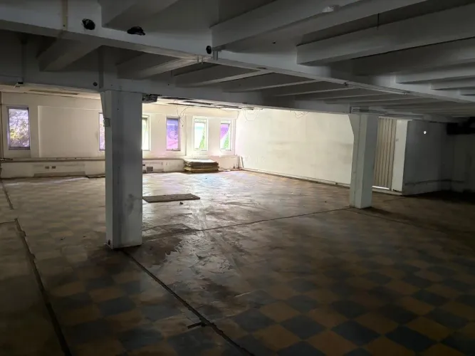 Vendo sala comercial com 590 metros banheiro interno vaga de garagem !