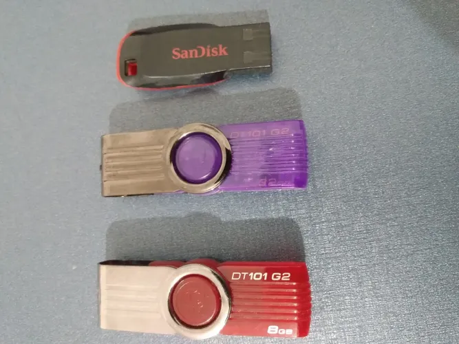Cartão de memória e pendrive 