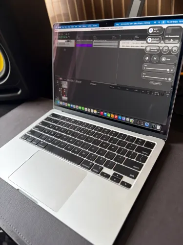 MacBook M4