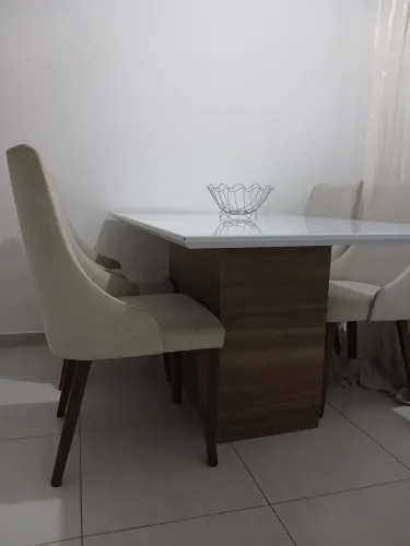 Mesa 4 cadeira semi nova