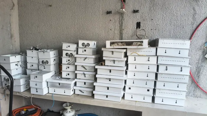 Luminárias de teto 20 reais as pequenas 30 reais as grades