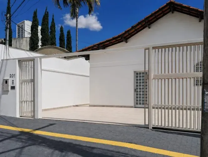 Casa Comercial no Setor Bueno | Próx. Órion Business e Fórum