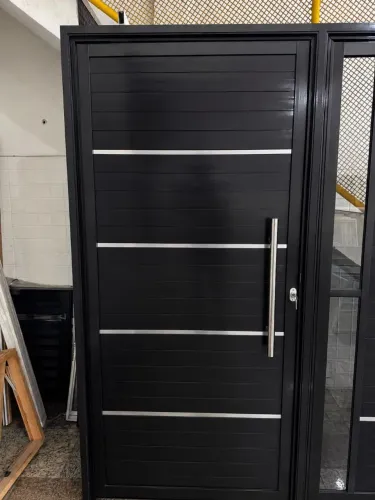PORTA DE ALUMÍNIO LAMBRIL PRETO APARTIR DE R$1479,99 - ÚLTIMA SEMANA DE PROMOÇÃO