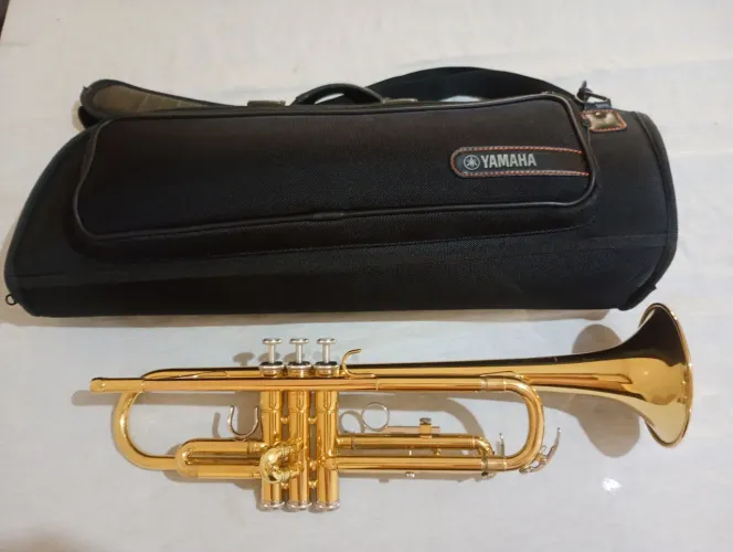 Trompete Yamaha YTR 2330 Bb