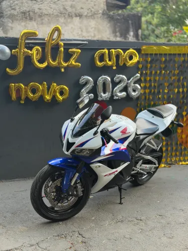 Cbr 600rr , pego carro