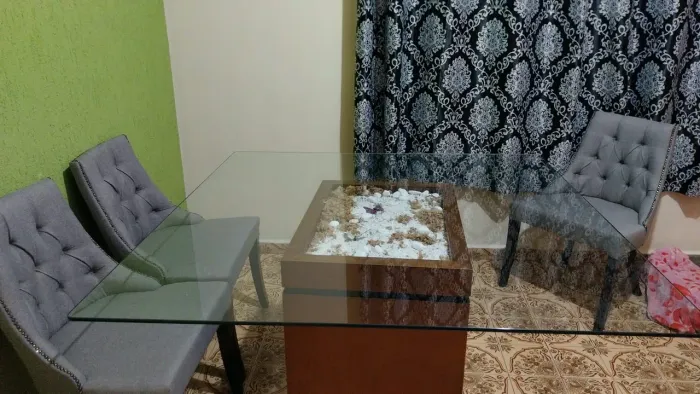 Mesa de jantar com tampa de vidro
