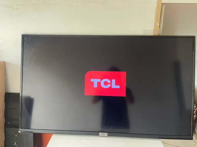 TV SEMP TCL 43 SMART ANDROIDE 6 MESES DE USSO