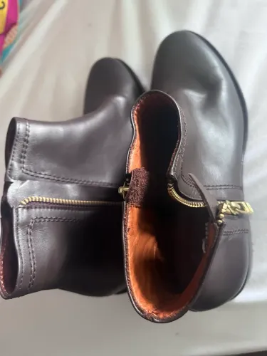 Bota em couro legítimo