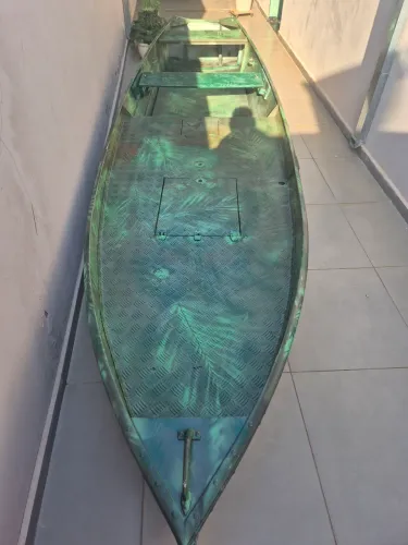 Barco de aluminio 5m plataformado.