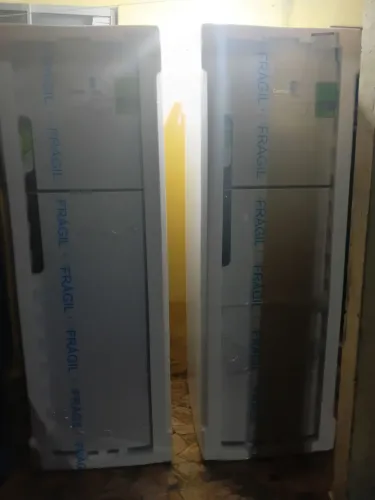 Vendo geladeira frost free nova lacrada 377 litros inverter.