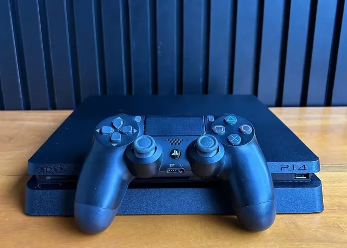 PS4 Slim 1TB Original Sony | Conservação Excelente