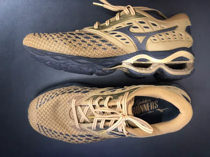 Tênis Mizuno Wave Creation 21 Dourado - n° 41