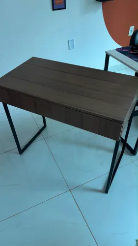 Mesa de escritório em ótimo estado