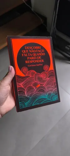 Livro Descobri que não faço falta quando parei de responder 