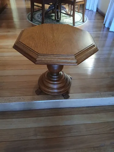 Mesa lateral em madeira