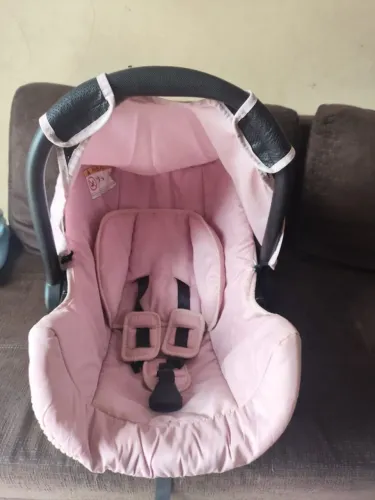 Vende-se um bebê conforto