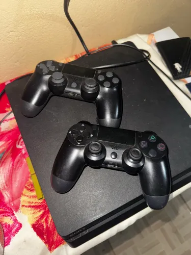 PS4 semi novo