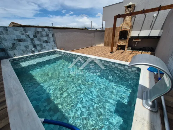 Casa nova com piscina em Peruíbe REF: 9488