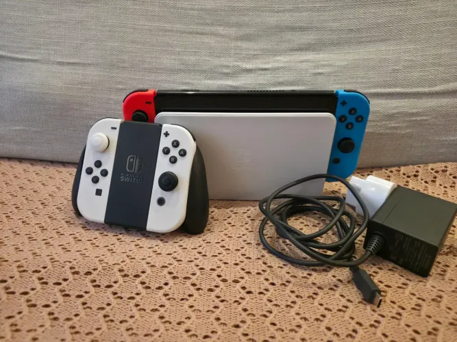 Nintendo Switch OLED Desbloqueado + 4 controles + Cartão 128GB