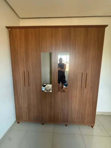 Guarda Roupas Novo incrível
