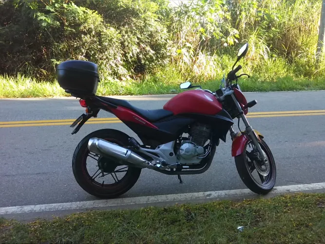 Vendo Moto cb 300R ano2011
