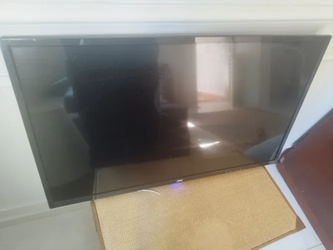 TV AOC Barata.