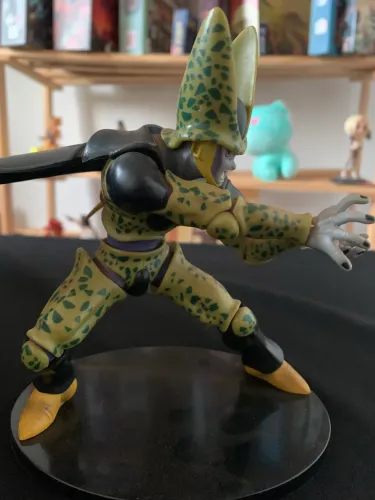 Cel action figure bem detalhado