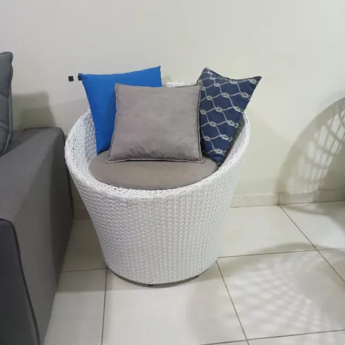 Poltrona em fibra sintética