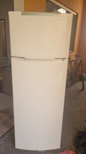Refrigerador 2 portas R$900 bem conservado