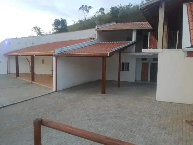 Linda Chácara com estrutura completa a venda