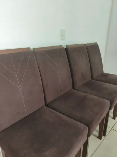Conjunto com 4 Cadeiras de Madeira Marrom | Ótimo para sua Casa!