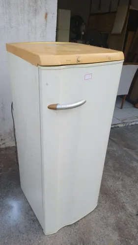 Geladeira Electrolux 260L