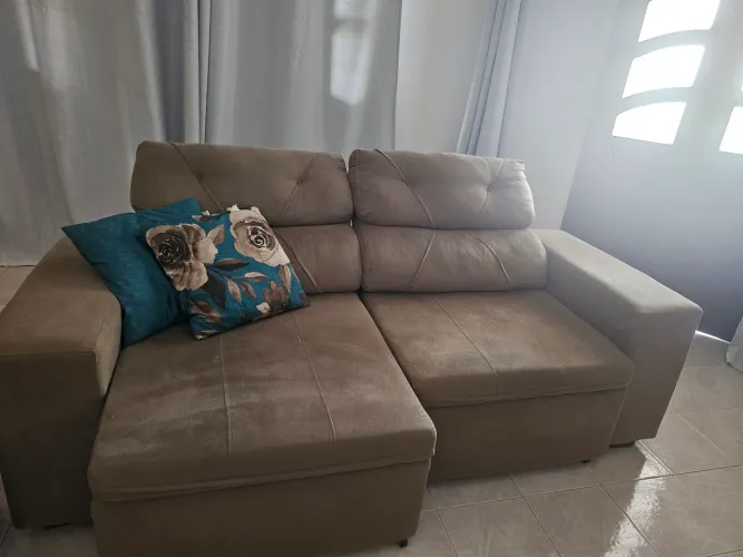 Vendo 3 sofás cada um 900 10 meses de uso