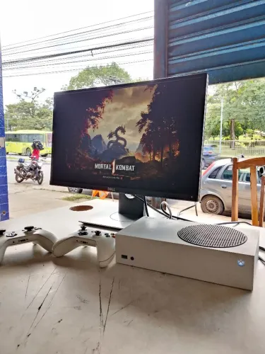 Xbox séries s+ 2 controles+ monitor