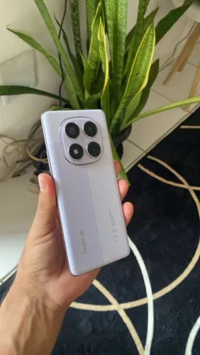 Vendo redmi note 14 pro 5G com nota fiscal carregador capas 256Gigas funcionando tudo 