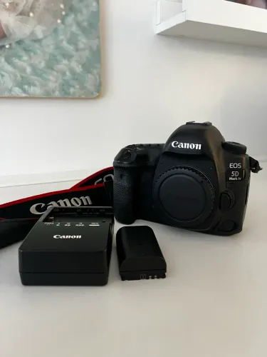 Canon 5D Mark IV