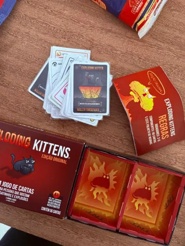 Jogo exploding kittens