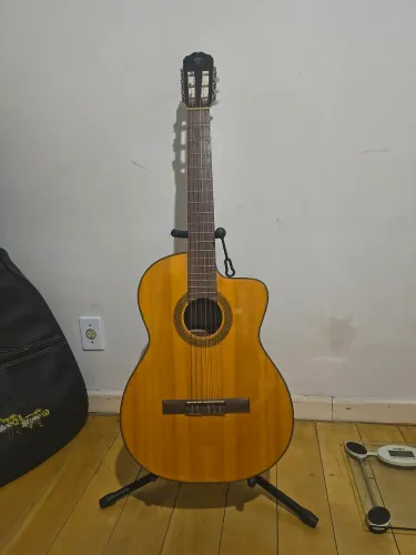 Excelente violão à venda