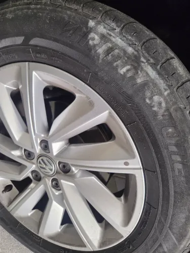 02 Pneus Bridgestone 205/60 R16 92H